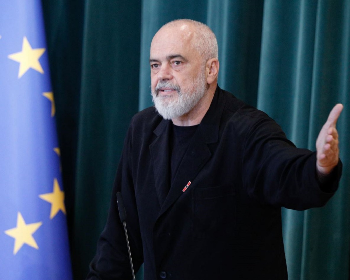 Ο πρωθυπουργός της Αλβανίας, Έντι Ράμα, σε φωτογραφία από το καλοκαίρι του 2026. Ο Ράμα έχει δεσμευτεί να εξασφαλίσει την ένταξη της χώρας του στην Ευρωπαϊκή Ένωση έως το 2030. (Φωτογραφία: Malton Dibra/EPA)