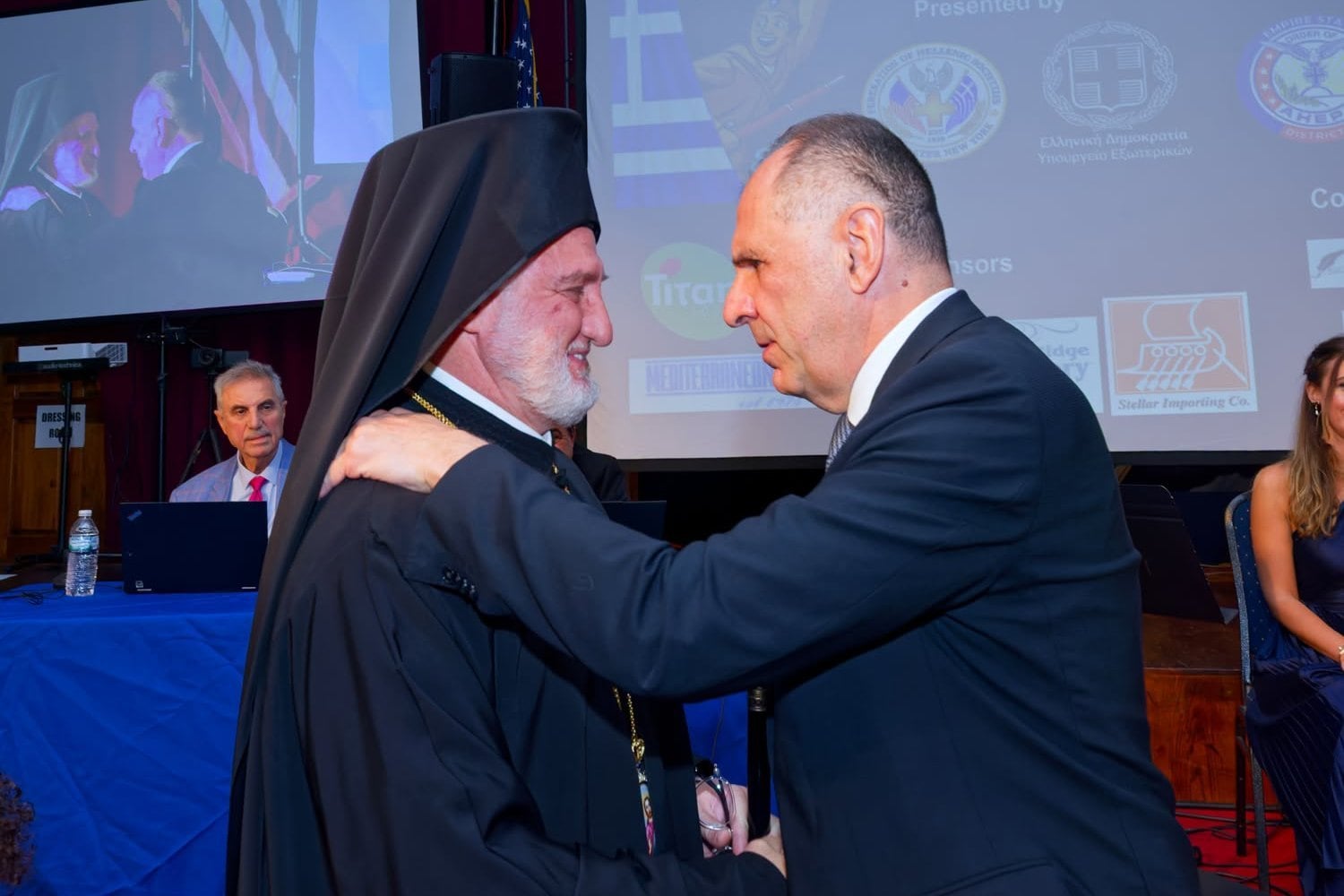 Αρχιεπίσκοπος Ελπιδοφόρος: Στήριξη στην ελληνική εξωτερική πολιτική και έκκληση για εθνική ενότητα