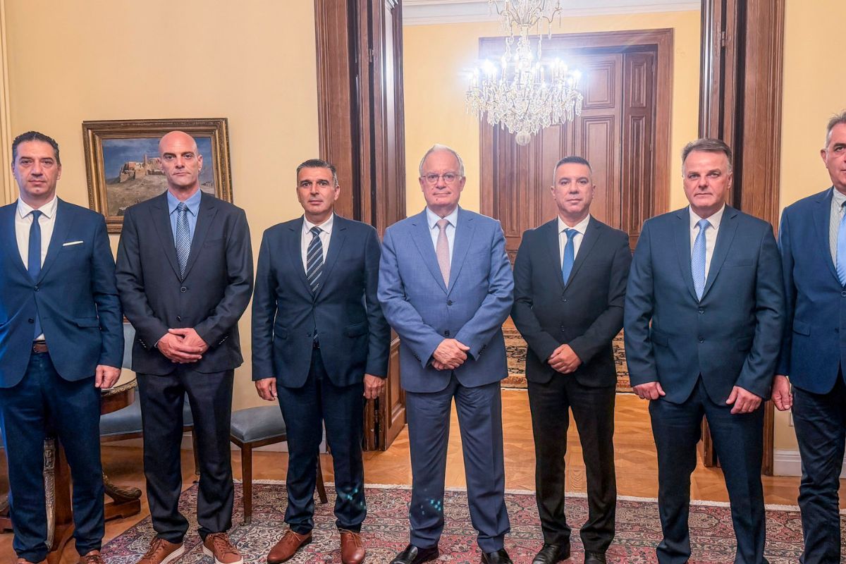 Κωνσταντίνος Τασούλας: Συνάντησε αντιπροσωπεία της Πανελλήνιας Ομοσπονδίας Ενώσεων Υπαλλήλων της Πυροσβεστικής – Τι συζήτησαν