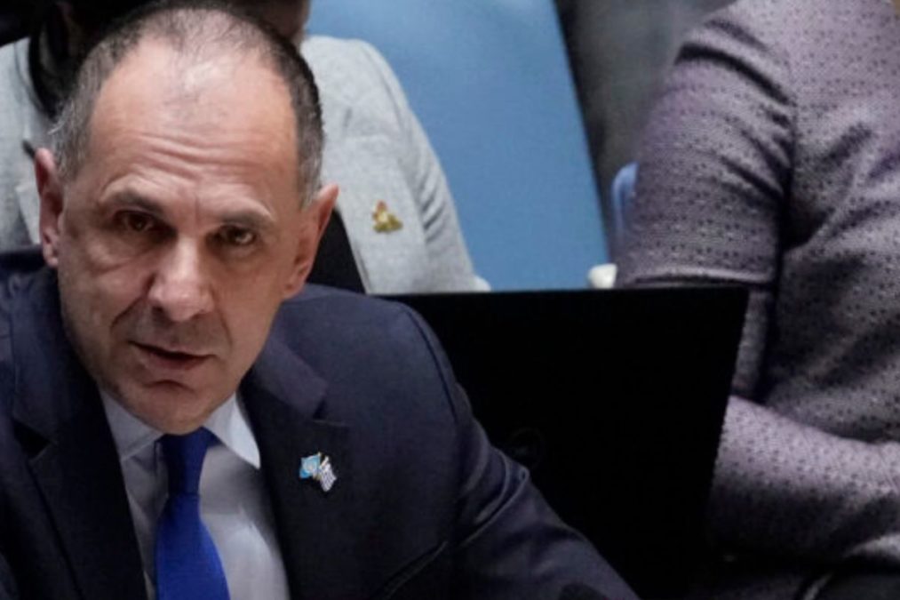 Γεραπετρίτης από Αστόρια: «Όσοι επιβουλεύονται τη χώρα δεν θα βρουν ποτέ τον εύκολο δρόμο» – Τι είπε για τη Μονή Σινά και το τουρκολιβυκό μνημόνιο