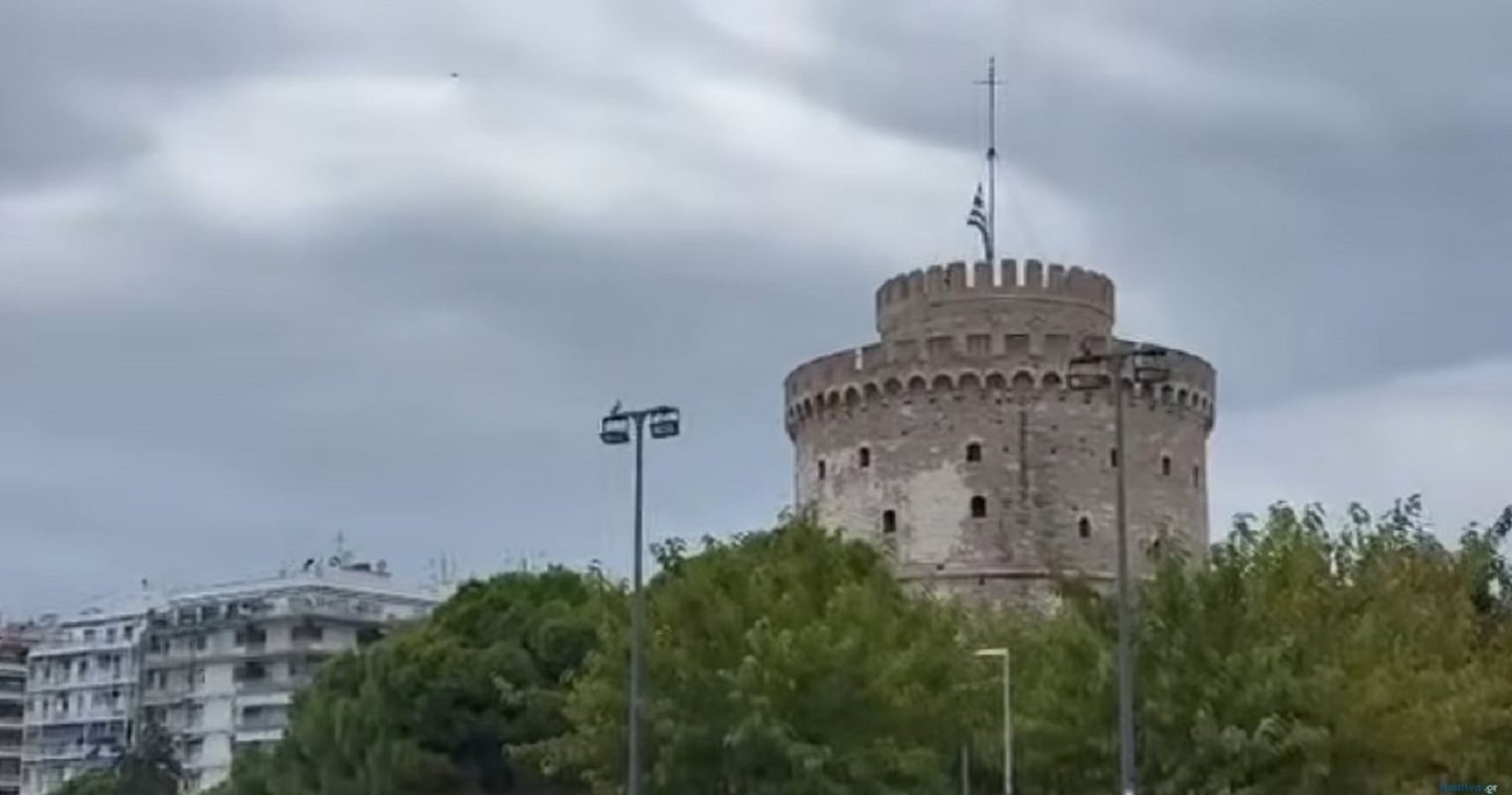 Διπλή γιορτή για τη Θεσσαλονίκη: 21 κανονιοβολισμοί στον Λευκό Πύργο κατά την έπαρση της ελληνικής σημαίας – Δείτε βίντεο