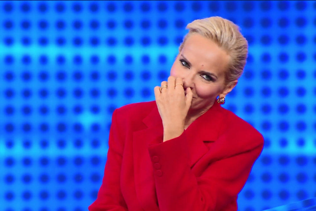 The Chase: Η απρόσμενη ερώτηση με τη λέξη «κ@@@@ω» που αιφνιδίασε τη Μαρία Μπεκατώρου – Επικός διάλογος με το «γεράκι»