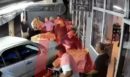 Θεσσαλονίκη: Βίντεο από τη στιγμή που αυτοκίνητο καταλήγει μέσα σε ουζερί και τραυματίζει 3 άτομα