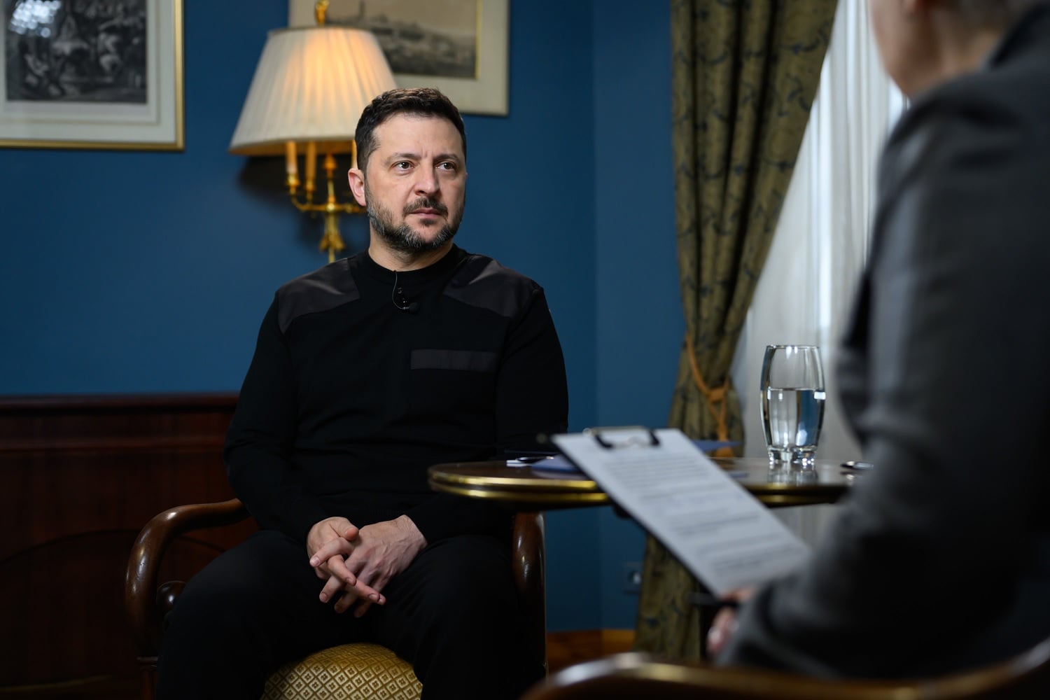 Βολοντίμιρ Ζελένσκι: «Το ζήτημα της αεράμυνας παραμένει» – «Προϋπόθεση οι κυρώσεις στη Ρωσία για την επανεκκίνηση του διαλόγου»