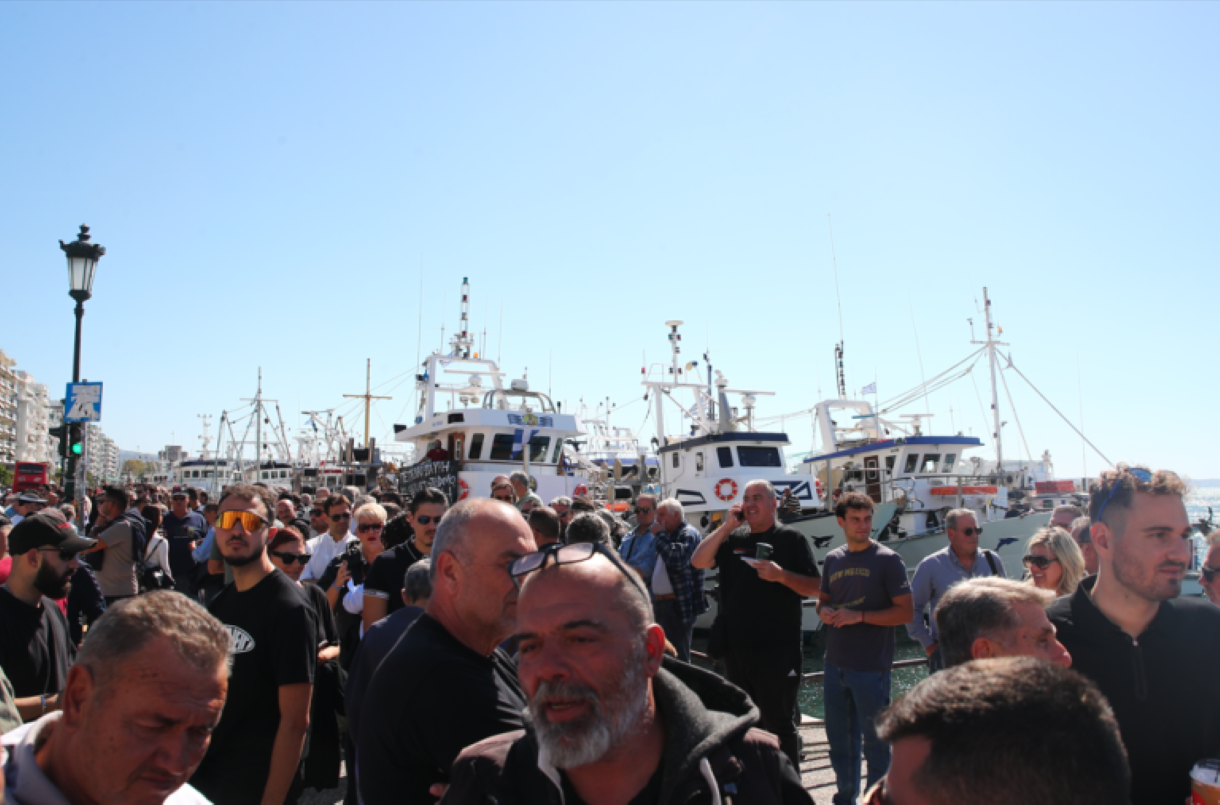 Θεσσαλονίκη: Παραμένουν στα λιμάνια οι αλιείς – Στέλνουν τελεσίγραφο στην κυβέρνηση – ΒΙΝΤΕΟ