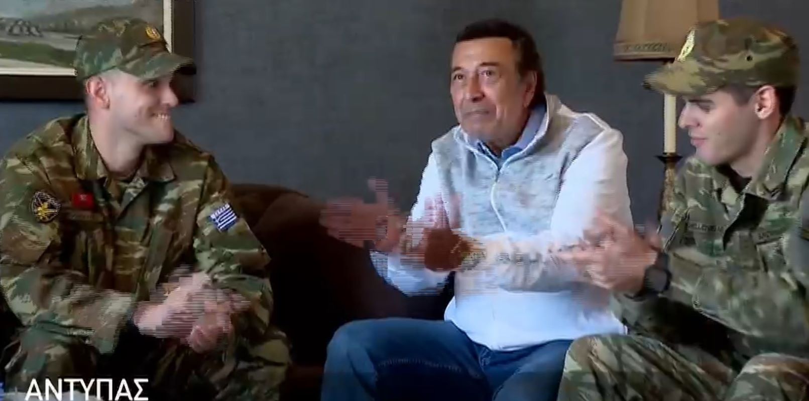 Η επιστροφή του Αντύπα στο στρατόπεδο που υπηρέτησε ως σμηνίτης: «Είμαι ανεβασμένος στα σύννεφα πετάω» – Επικό βίντεο