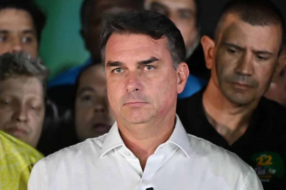Φλάβιο Μπολσονάρου: Αποκάλυψε ότι έφυγε από τη Βραζιλία για να γλιτώσει τις διώξεις και προανήγγειλε νέα υποψηφιότητα