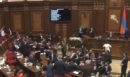 Χαμός στη Βουλή της Αρμενίας - Άγριο ξύλο μεταξύ βουλευτών - ΒΙΝΤΕΟ