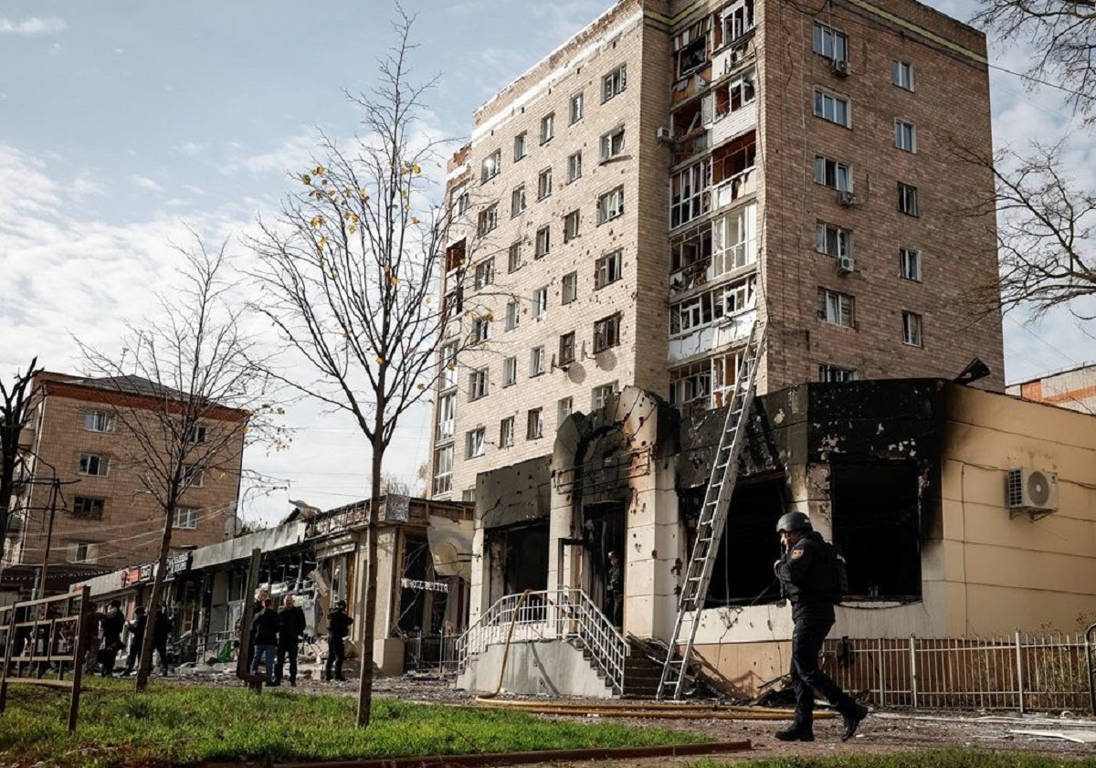 Εικόνες καταστροφής στο Τσερνίχιβ της Ουκρανίας, μετά τη ρωσική επίθεση της 29ης Οκτωβρίου 2026. (Φωτογραφίες: Reuters)