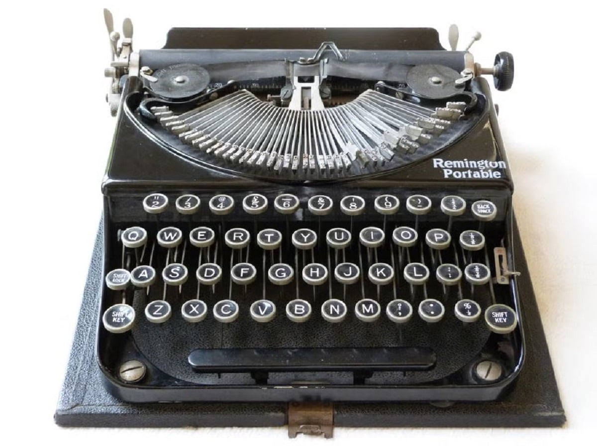 Μια φορητή γραφομηχανή Remington, από τα αντικείμενα που παρουσιάζονται στο αφιέρωμα για τη ζωή και το έργο της Αγκάθα Κρίστι στη Βρετανική Βιβλιοθήκη. (Φωτογραφία: British Library)