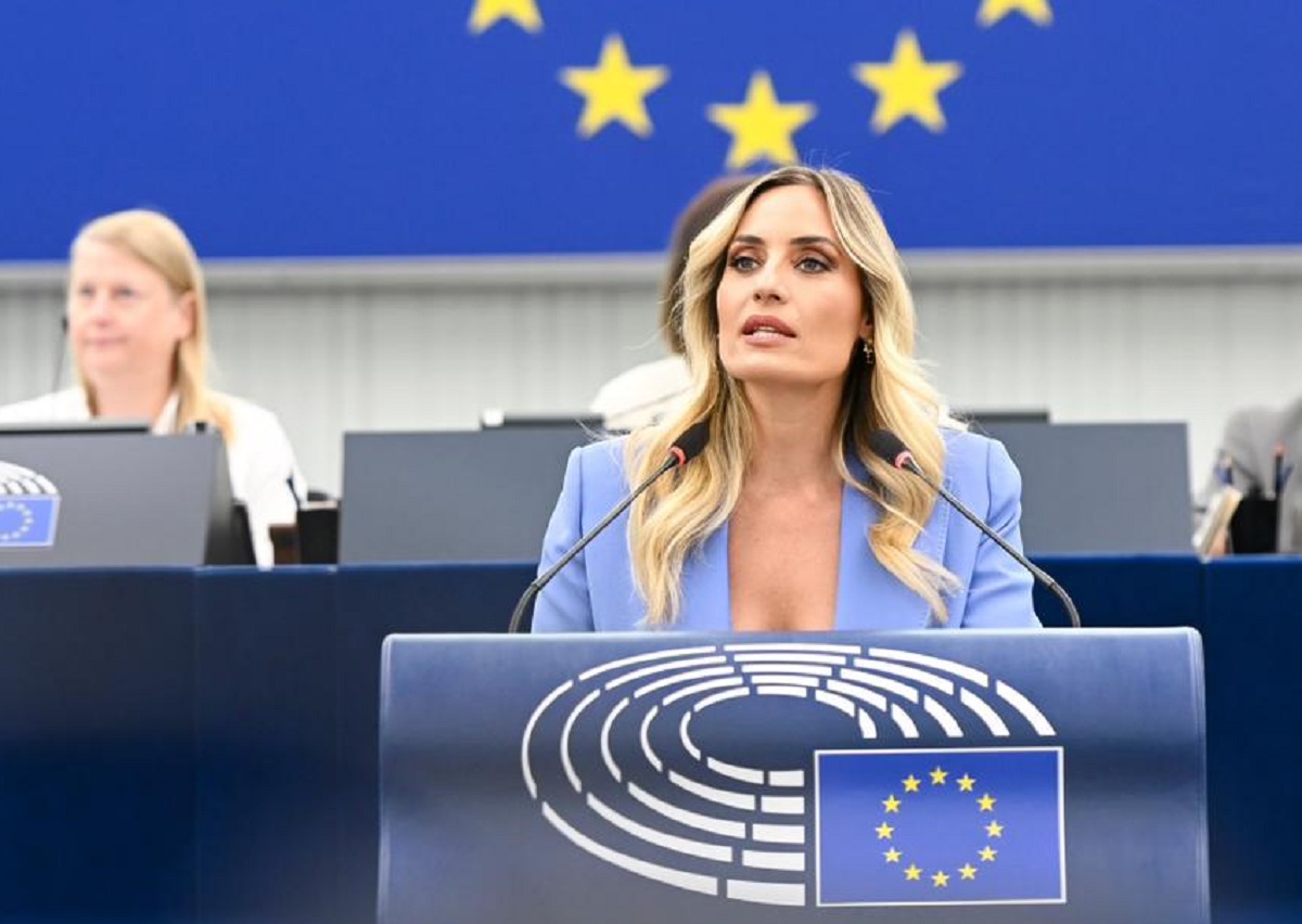 Ελεονώρα Μελέτη στο Ευρωκοινοβούλιο: «Ξέρετε πόσοι εργοδότες εκβιάζονται από εργαζόμενους;» – Οι αντιδράσεις