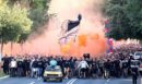 Ναζιστικά συνθήματα και φέρετρο του Άγιαξ στην πορεία των οργανωμένων οπαδών της Χάιντουκ - ΒΙΝΤΕΟ