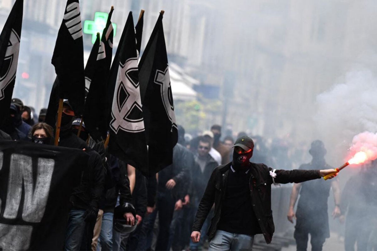 Γαλλία: Μπλόκο σε συνέδριο της ριζοσπαστικής ακροδεξιάς για την «επαναμετανάστευση» μετά τη φονική ρατσιστική επίθεση στην Τραπ