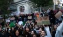 Γαλλία: Στους δρόμους ξανά οι μαθητές, φόβοι για γενικευμένη βία - Πρωτοβουλία «λευκά κράνη» για τις διαδηλώσεις