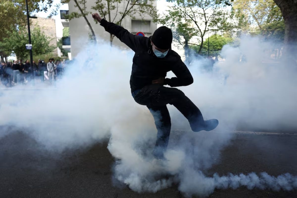 Επεισόδια στη Γαλλία: 15χρονος μαθητής ακρωτηριάστηκε από χειροβομβίδα κρότου λάμψης σε διαδήλωση