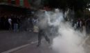 Γαλλία: Κλιμακώνεται η βία στις μαθητικές διαδηλώσεις - Μαθητής έχασε το μάτι του - Γυναίκα δέχθηκε επίθεση με φλογοβόλο