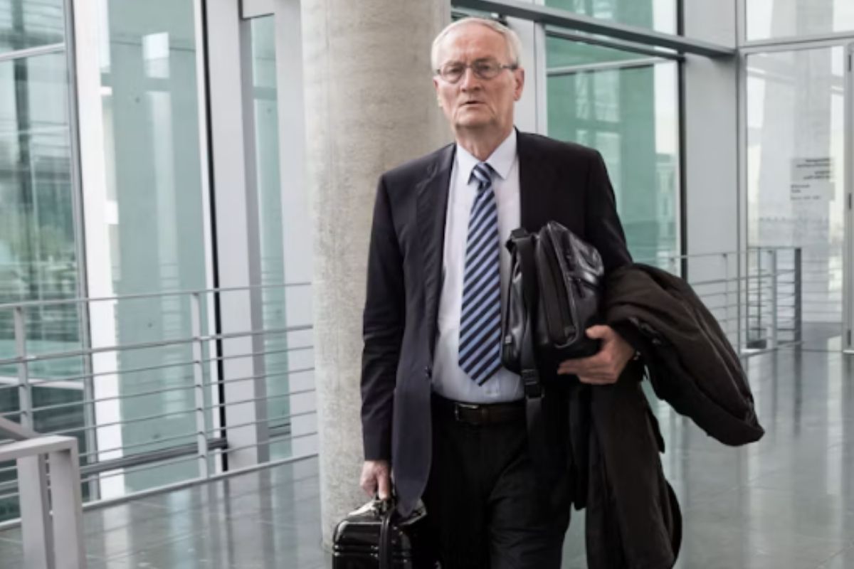 Γερμανία: Συνελήφθη ως ύποπτος για κατασκοπεία ο πρώην επικεφαλής των μυστικών υπηρεσιών