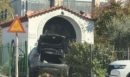 Γλυφάδα: «Μπούκαρε» με το αυτοκίνητο του μέσα σε εκκλησία - Από θαύμα δεν υπήρξαν θύματα - ΦΩΤΟ