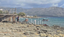 Συγκλονιστικές στιγμές στην Ιεράπετρα: Κάτοικος βούτηξε στη θάλασσα για να σώσει μετανάστη από πνιγμό – ΒΙΝΤΕΟ