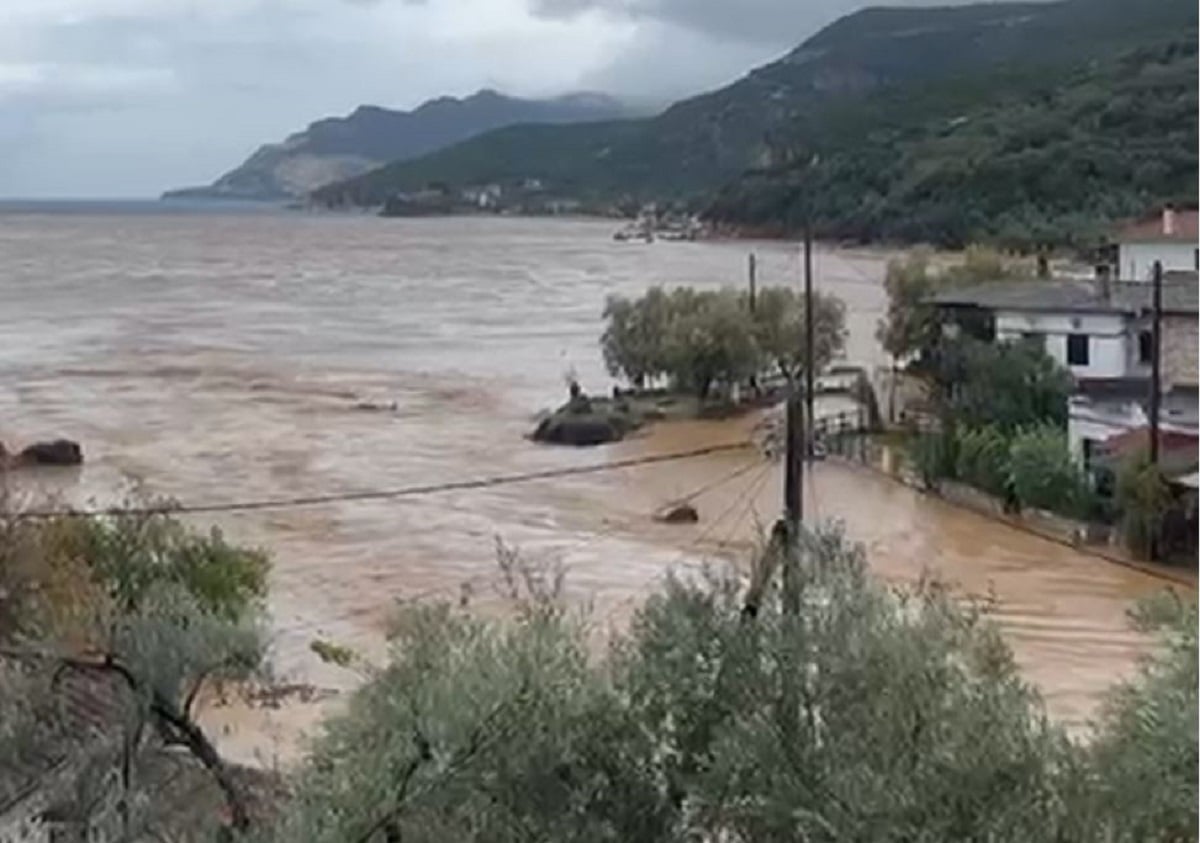 Πήλιο: Μετρά τις πληγές του μετά το σαρωτικό πέρασμα της κακοκαιρίας – Ξύπνησαν μνήμες «Daniel», χωριά κόπηκαν στα δύο