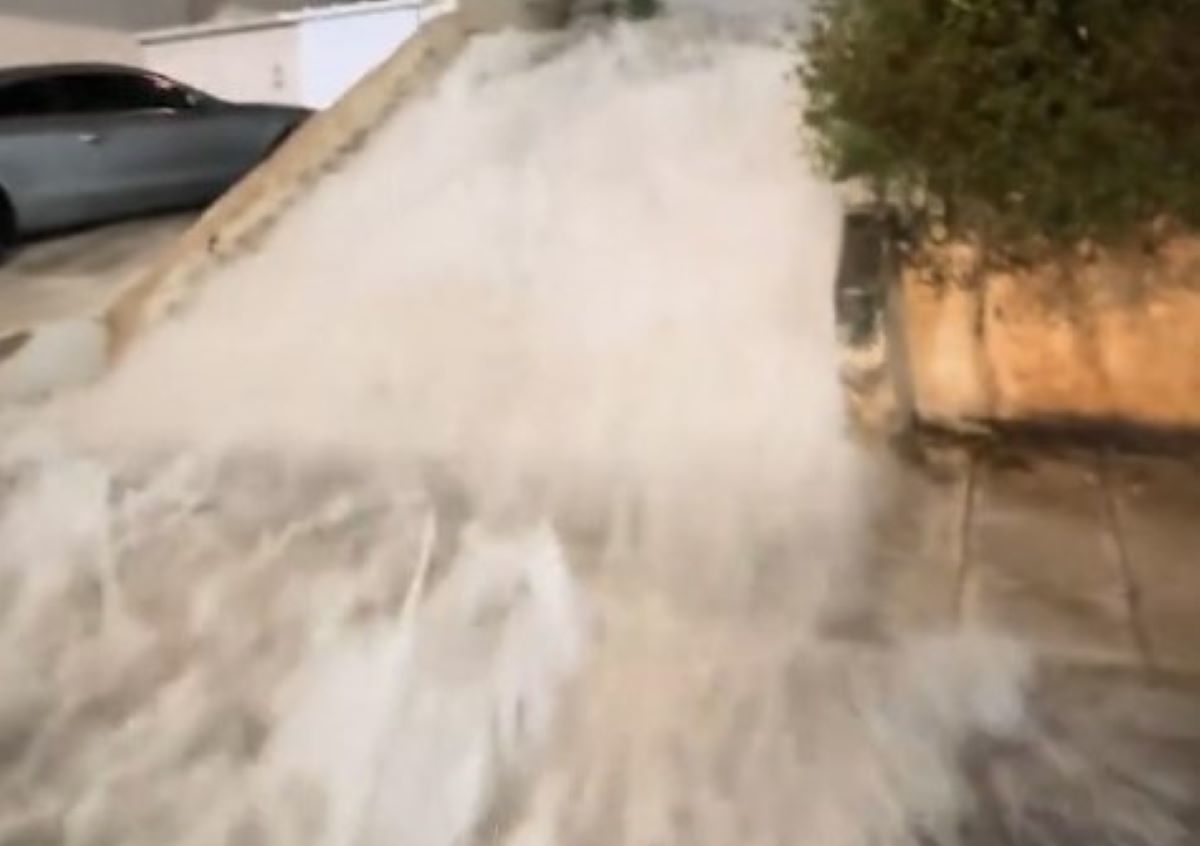 Κακοκαιρία: Συγκλονιστικό βίντεο από το Κερατσίνι – Σχηματίστηκε «καταρράκτης» από τα ορμητικά νερά στη Χαραυγή