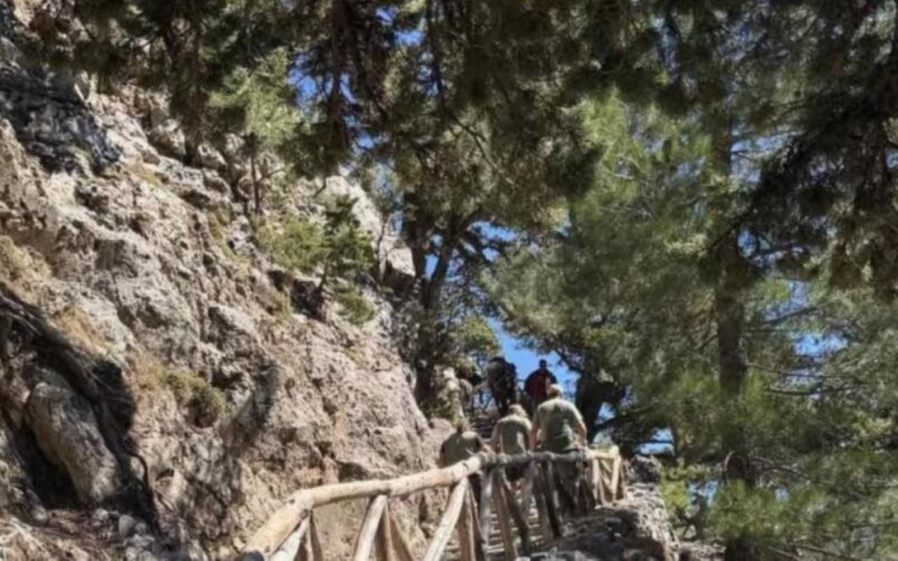 Κρήτη: Απεγκλωβίστηκαν ύστερα από 8 ημέρες οι εργαζόμενοι στο φαράγγι της Σαμαριάς – ΒΙΝΤΕΟ