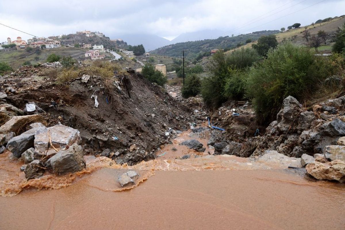 «Βούλιαξε» στα λασπόνερα η Κρήτη: 10+1 συγκλονιστικές φωτογραφίες από την καταστροφική κακοκαιρία