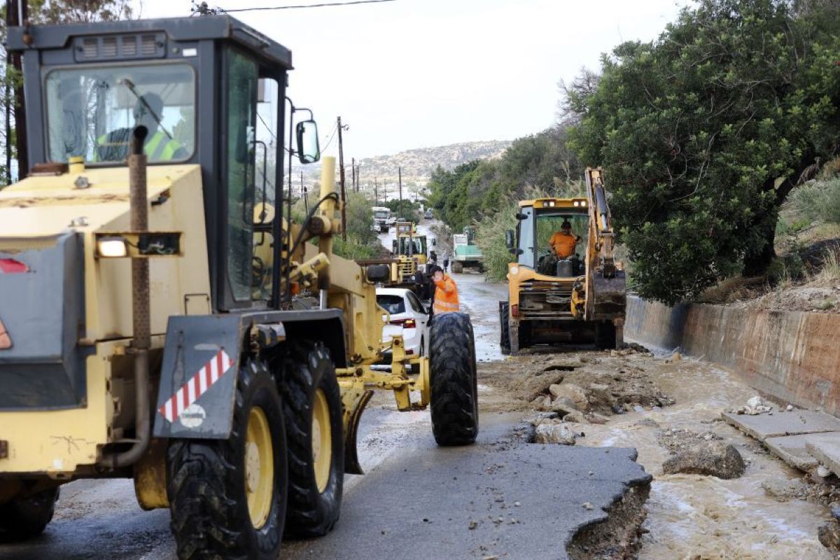Κακοκαιρία στην Κρήτη: Ανυπολόγιστες οι καταστροφές – Δραματική νύχτα με προληπτικές εκκενώσεις – Χωρίς νερό 2.500 κάτοικοι, «βούλιαξε» η παραγωγή στο Οροπέδιο