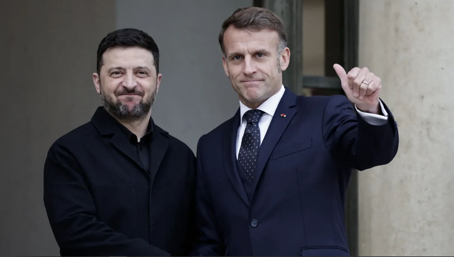 Μακρόν: «Να δοθούν στην Ουκρανία όλα τα αναγκαία μέσα για την άμυνά της»