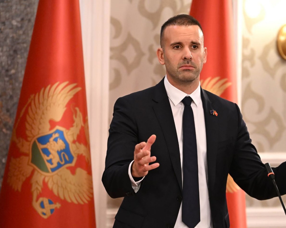 Ο πρωθυπουργός του Μαυροβουνίου, Μιλόικο Σπάιτς, δήλωσε ότι η σύλληψη ακολούθησε προειδοποιήσεις για απόπειρες αποσταθεροποίησης της χώρας και ενέργειες «υβριδικού πολέμου». (Boris Pejovic/EPA)