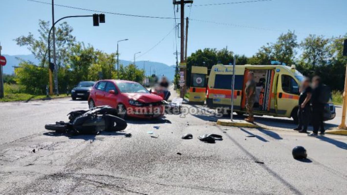 Λαμία: Τροχαίο με μηχανάκι μπροστά από το αστυνομικό μέγαρο – Δύο τραυματίες – ΦΩΤΟ – ΒΙΝΤΕΟ