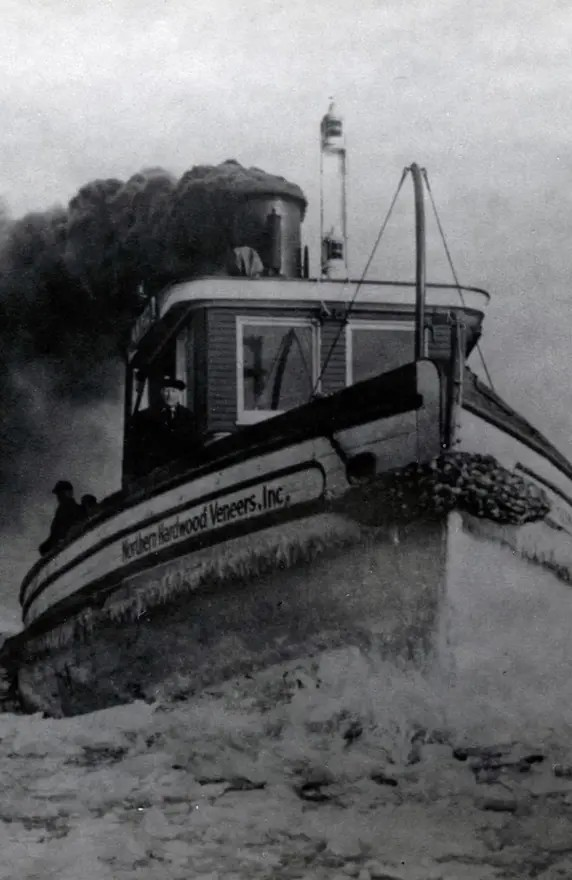 Το A.H. Pitz κατασκευάστηκε το 1923 για την κατασκευαστική εταιρεία McMullen and Pitz στο Μανίτογουοκ του Ουισκόνσιν και πήρε το όνομά του από τον Άρμοντ Πιτζ, σύμφωνα με την Ιστορική Εταιρεία του Ουισκόνσιν. Πηγή: New York Post