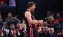 Ολυμπιακός - Αρμάνι Μιλάνο 84-78: Δύσκολη νίκη για τους Πειραιώτες με πρωταγωνιστές Βεζένκοφ και Μακιντάιρ