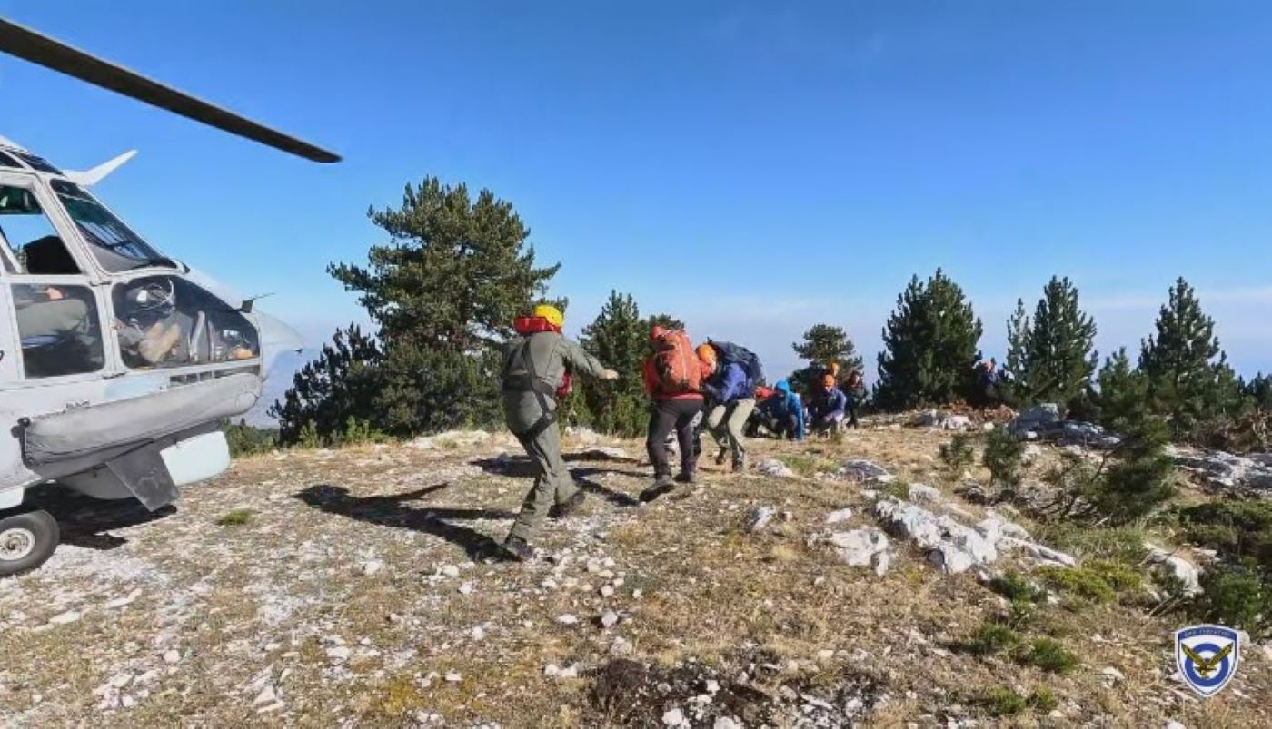 Όλυμπος: Καρέ καρέ η επιχείρηση διάσωσης των 6 μαθητών με Super Puma της Πολεμικής Αεροπορίας – ΒΙΝΤΕΟ