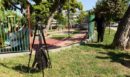 Μενίδι: Αυτοκίνητο κατέληξε μέσα σε παιδική χαρά - Συνελήφθη ο 25χρονος οδηγός - Έβριζε και απειλούσε τους αστυνομικούς