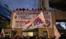 Γιγαντοπανό του ΠΑΜΕ στο υπουργείο Περιβάλλοντος και Ενέργειας: «Ρεύμα φθηνό για τον λαό»