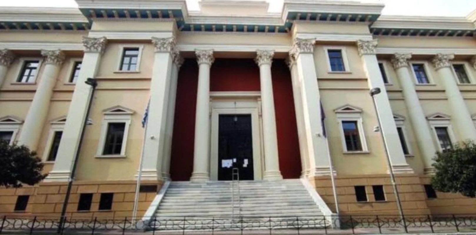 Συναγερμός στην Πάτρα: Εκκενώθηκε το Δικαστικό Μέγαρο έπειτα από απειλή για βόμβα