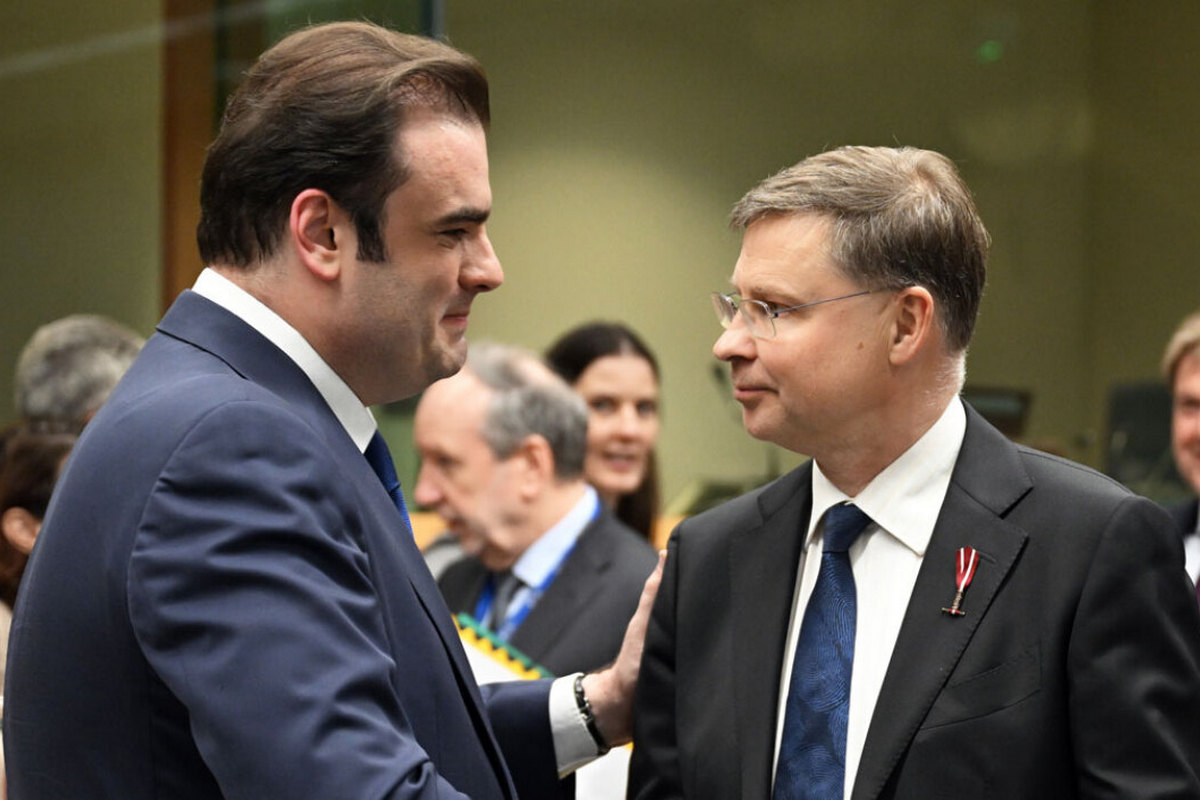 Eurogroup: Θετική αξιολόγηση των αιτημάτων Ελλάδας και Ιταλίας για δημοσιονομική ευελιξία – Τι δήλωσαν Πιερρακάκης και Ντομπρόβσκις