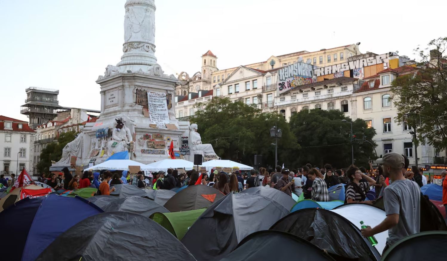 Πορτογαλία: Χιλιάδες στους δρόμους για το δικαίωμα στη στέγαση – 55 συλλήψεις και συγκρούσεις με την αστυνομία