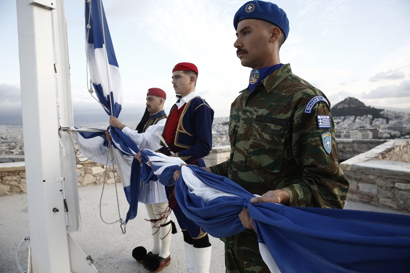 Έπαρση σημαίας στην Ακρόπολη