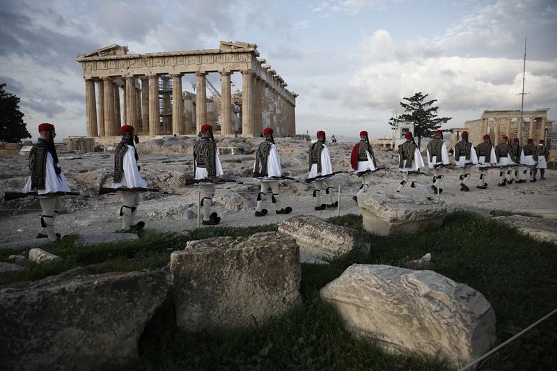 Έπαρση σημαίας στην Ακρόπολη