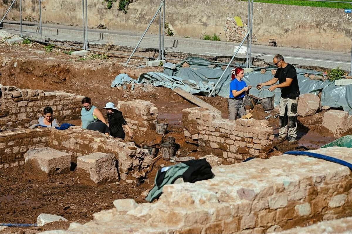 Η «χαμένη» πόλη του Ιούλιου Καίσαρα αποκαλύπτεται: Στο φως ρωμαϊκή έπαυλη και επιβλητικός ναός στη νότια Γαλλία