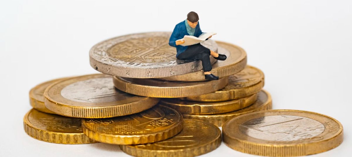 Ετήσιο επίδομα 400 ευρώ στους συνταξιούχους: Τι αναφέρει το νέο νομοσχέδιο για τους δικαιούχους και την πληρωμή