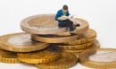 Ετήσιο επίδομα 400 ευρώ στους συνταξιούχους: Τι αναφέρει το νέο νομοσχέδιο για τους δικαιούχους και την πληρωμή