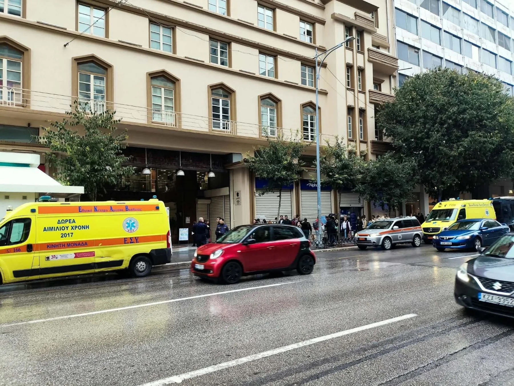 Συναγερμός στη Θεσσαλονίκη: 5χρονο παιδί έπεσε από ημιώροφο σε εμπορικό κέντρο – Μεταφέρθηκε στο νοσοκομείο
