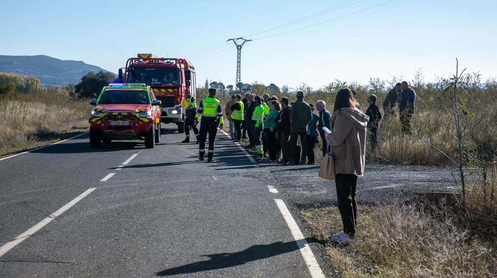Οχήματα των υπηρεσιών έκτακτης ανάγκης κατευθύνονται στο σημείο της σιδηροδρομικής τραγωδίας στο Τολέδο της Ισπανίας, στις 28 Οκτωβρίου 2026. (Φωτογραφία: Juanma Jiménez)