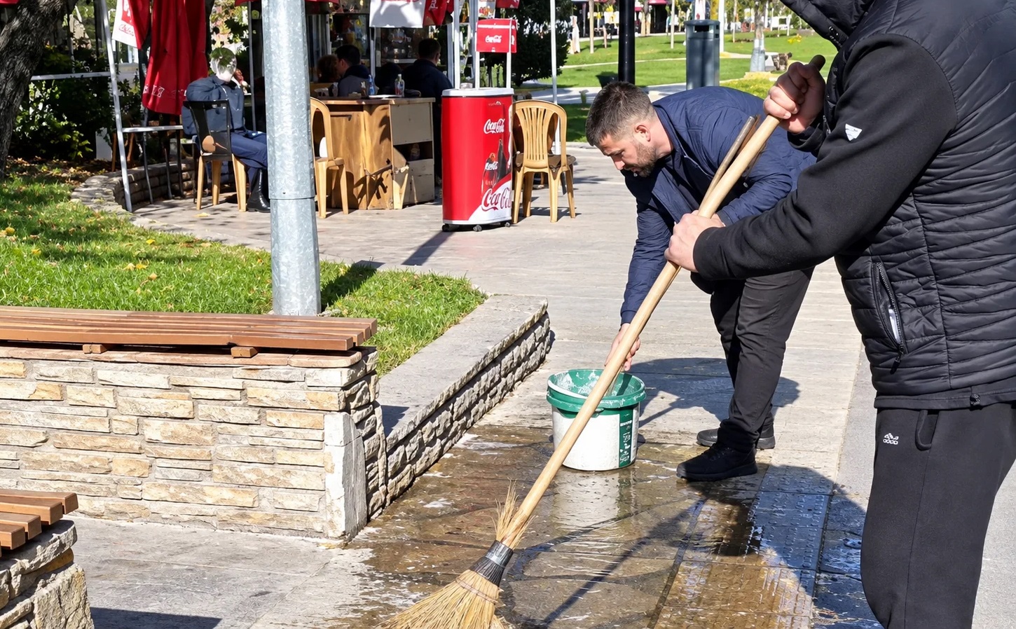 Τουρκία: «Ξέπλυναν» πλατεία με ξύδι έπειτα από συγκέντρωση Κούρδων – Μήνυση από το κόμμα DEM για ρατσισμό – ΒΙΝΤΕΟ
