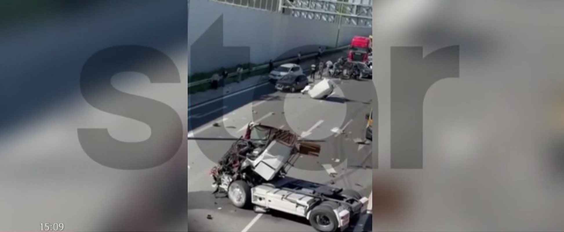 Τροχαίο στην Αττική Οδό: Σε σοβαρή κατάσταση ο οδηγός του φορτηγού – Εκσφενδονίστηκε και βρέθηκε στις γραμμές του Προαστιακού