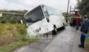 Ηράκλειο: Λεωφορείο που μετέφερε μαθητές δημοτικού βγήκε από το δρόμο και έπεσε στα πλάγια