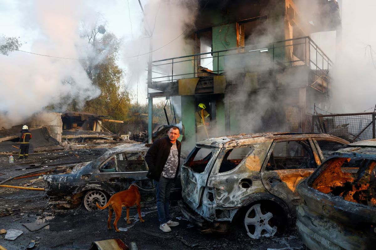 Ουκρανία: Τουλάχιστον 15 νεκροί από μπαράζ ρωσικών επιθέσεων – Εφιάλτης στο Κίεβο, επλήγη πολυκατοικία στο Πριλούκι